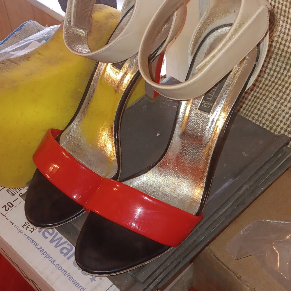 claudia cuiti vero curio heels